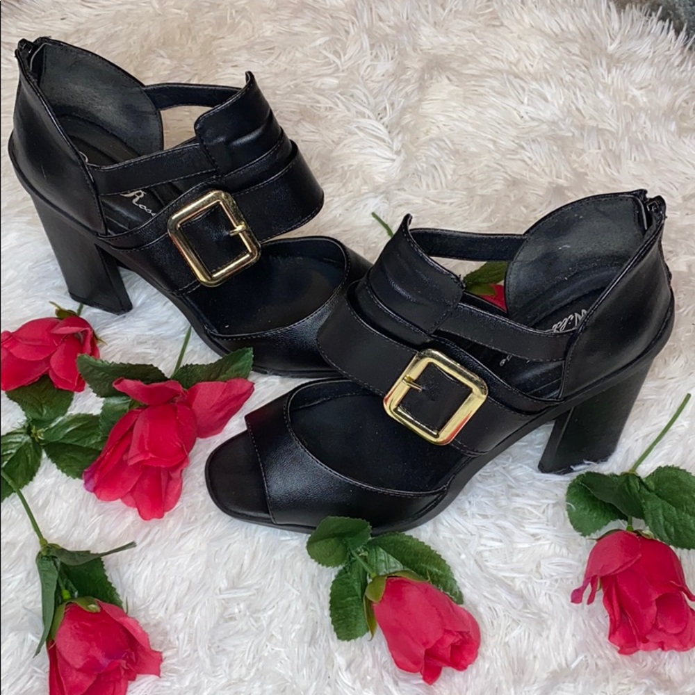 Woman’s Gold Buckle Open Toe Heel.  Comfy/Stylish.